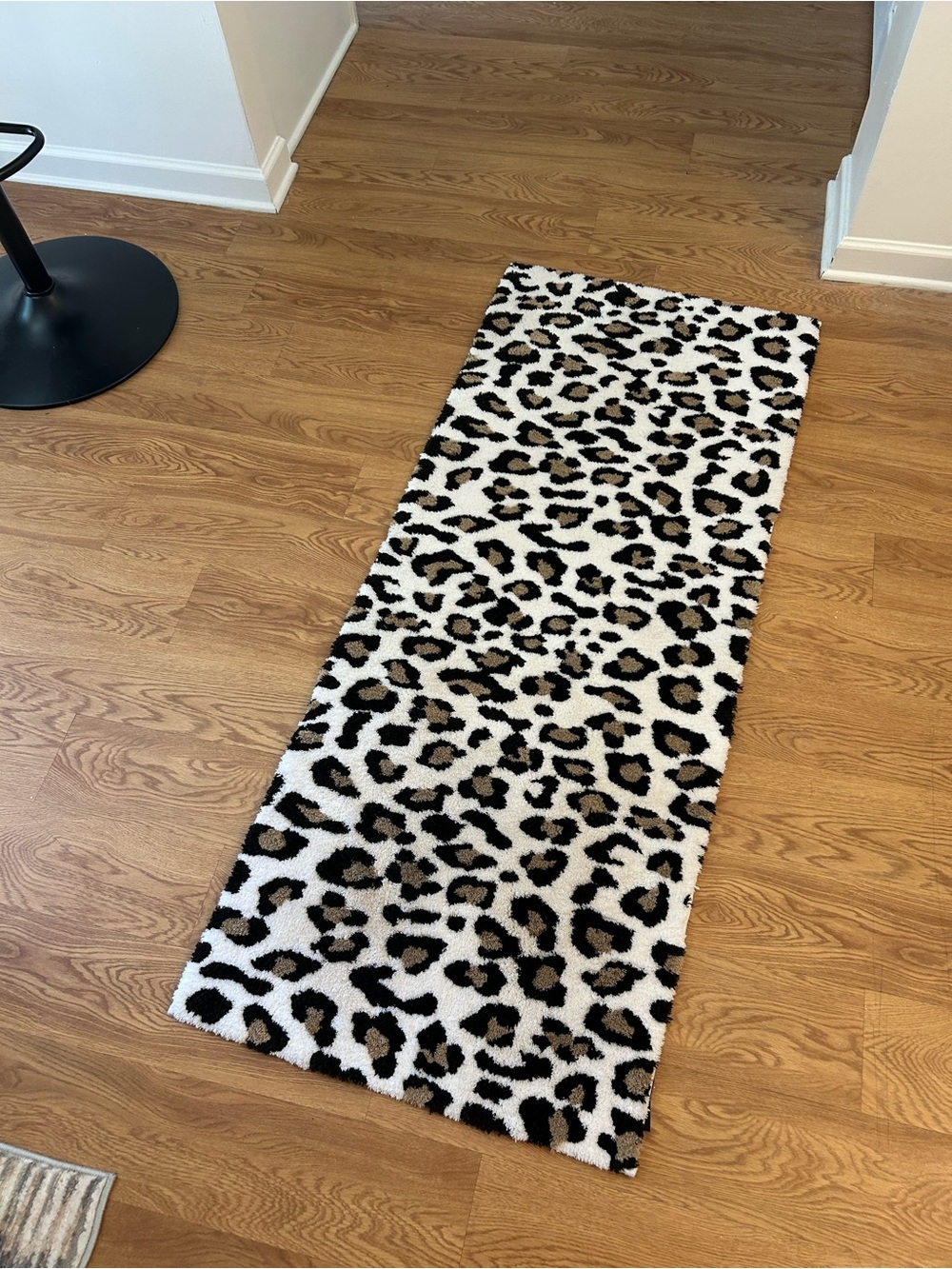 Rachel Zoe Cheetah Fluffy Runner Never used